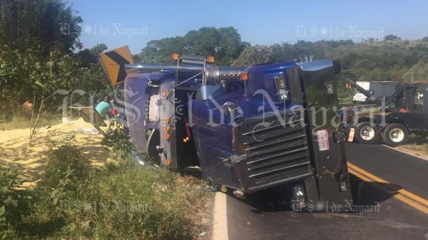 Vuelca Tr Iler En La Carretera Federal Tepic Mazatl N El Sol De