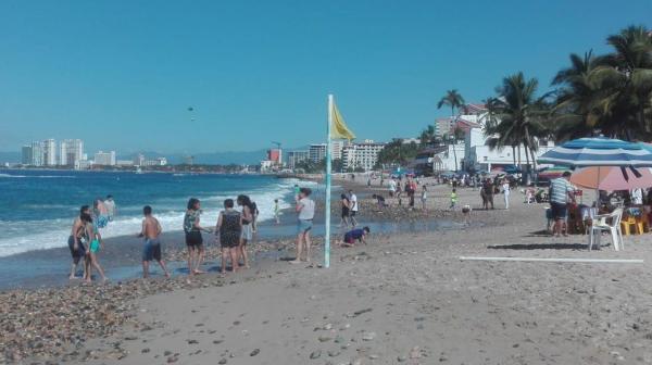 Prevalece oleaje elevado en playas de Bahía de Banderas El Sol de Nayarit