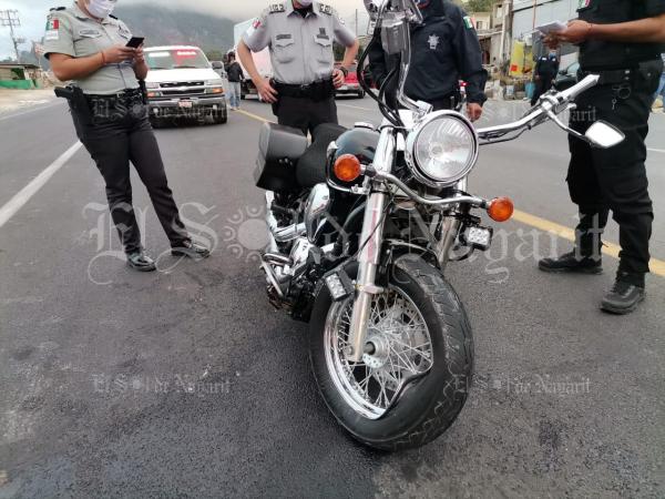 Camioneta Embiste A Pareja De Motociclistas Sobre La Carretera Federal