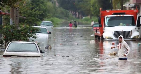 Personas Y Autos Arrastrados As Se Vivieron Las Inundaciones Por