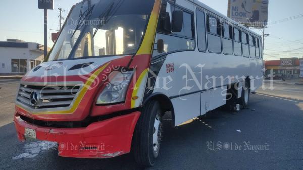 Motocicleta queda debajo de camión tras accidente en Av Tecnológico