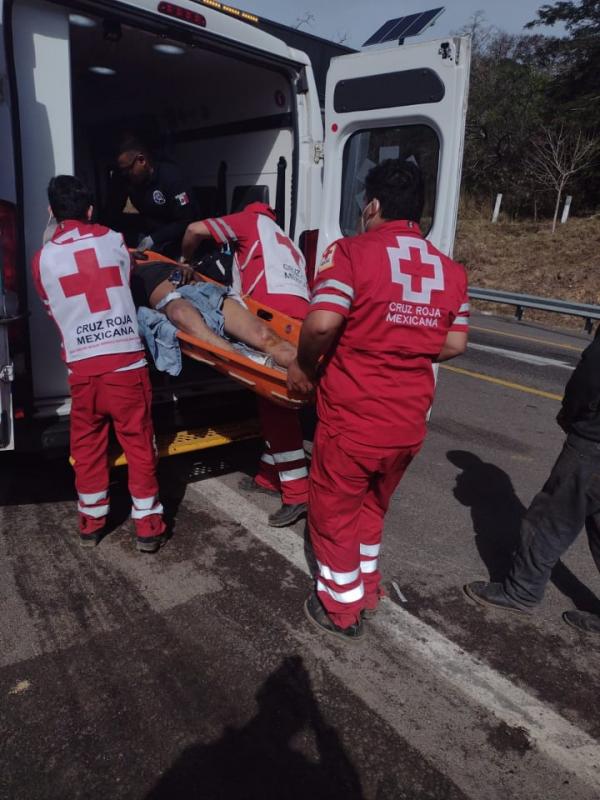 Trailero Termina Prensado Tras Volcar En Autopista Jala Compostela El