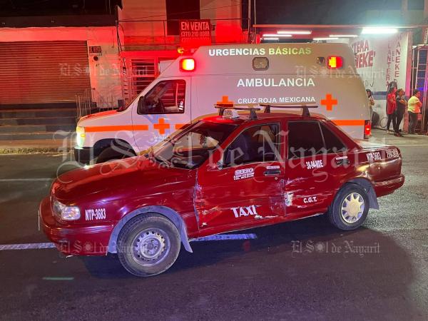 Camioneta Impacta A Taxista En Av Insurgentes El Sol De Nayarit