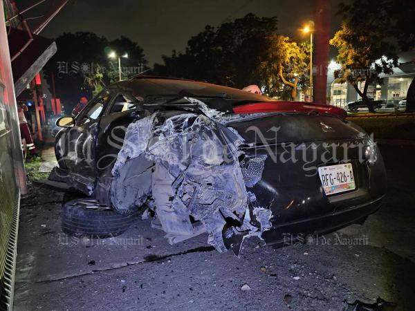 Auto Queda Destrozado Tras Accidente En Av Insurgentes El Sol De Nayarit