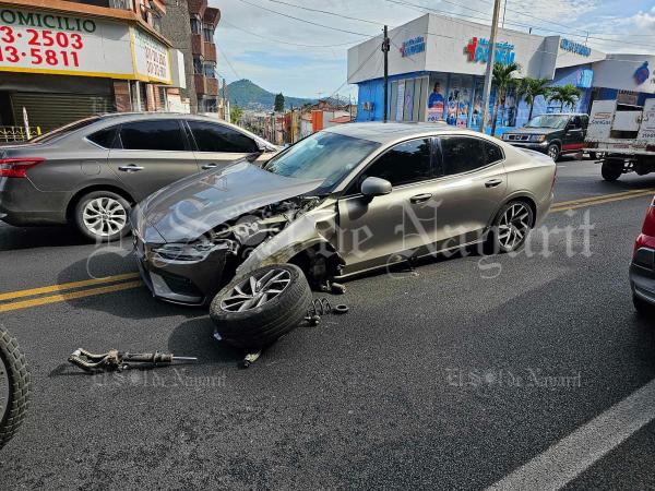 Auto Invade Carril Y Provoca Accidente En Av Insurgentes El Sol De