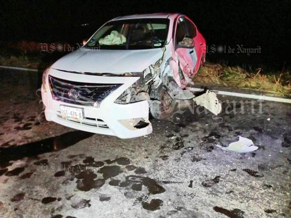 Choque frontal deja a mujer y a niño heridos en la carretera Tepic GDL