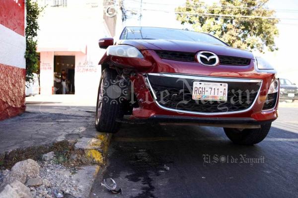 Conductor De Camioneta Mazda Provoca Accidente Y Huye En El Centro De