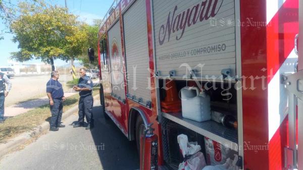 Se Registra Aparatosa Volcadura De Auto En Av Aguamilpa El Sol De