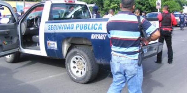 Enfrentamiento entre elementos policiacos y un grupo armado en Bahía de