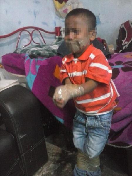 imagen 1 de Nota Roja || Difunden en redes a niño amarrado "como castigo"