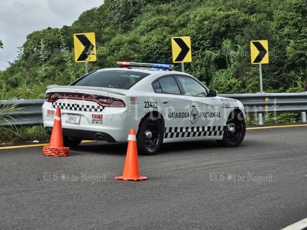 imagen 6 de Nota Roja || Auto vuelca de manera aparatosa en la Tepic-San Blas dejando dos lesionados