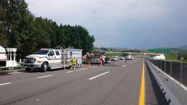 Video Se Incendia Autobs Del Tecnolgico De Tepic En La Carretera