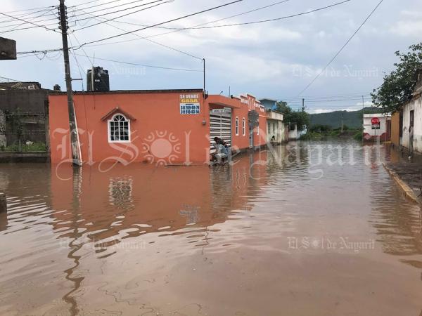 Viviendas de la colonia Villa de la Cruz y Fracc. Bugambilias resultan  afectadas tras fuerte lluvia - El Sol de Nayarit