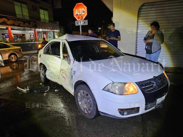 Camión Urbano Y Auto Chocan En El UNO Y UNO De Av. Allende - El Sol De ...