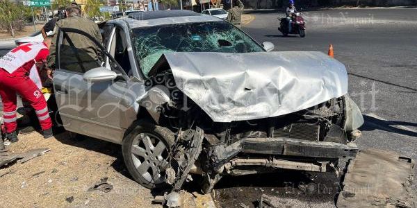 Dos Autos Chocan De Frente En Av. Insurgentes - El Sol De Nayarit