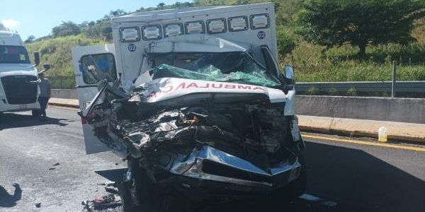 Choque Frontal Entre Ambulancia Y Trailer Dejó 4 Heridos En La Autopista Tepic Gdl El Sol De